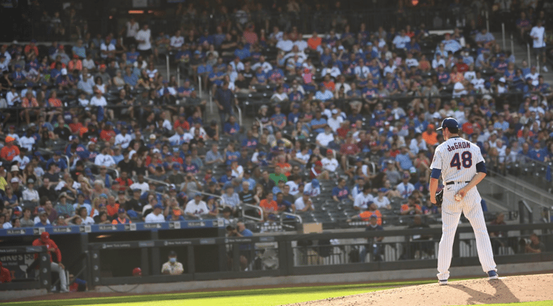 Jacob DeGrom pitching for the mets